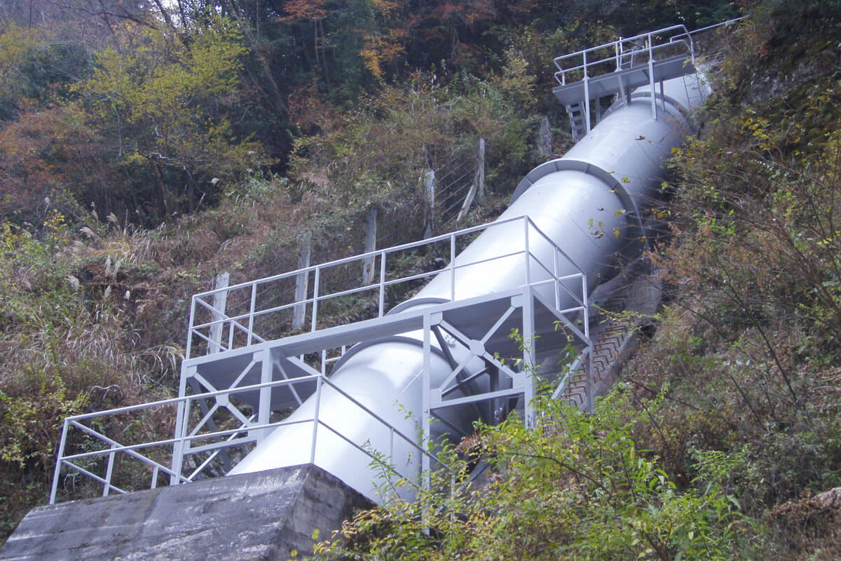 水圧鉄管の足場工事イメージ